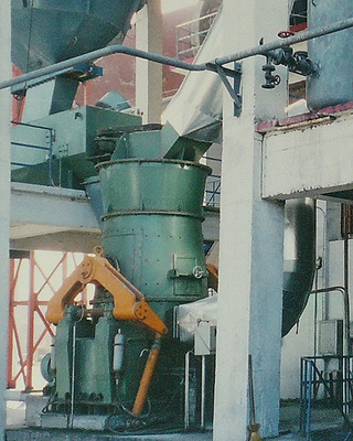 クリンカーの石灰岩の縦の製造所の粉砕機の粉砕機 2500mm 2800mm