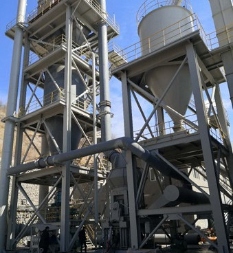 石切り場のプロジェクトの石灰岩の炭酸カルシウムの垂直粉砕の製造所の生産ライン